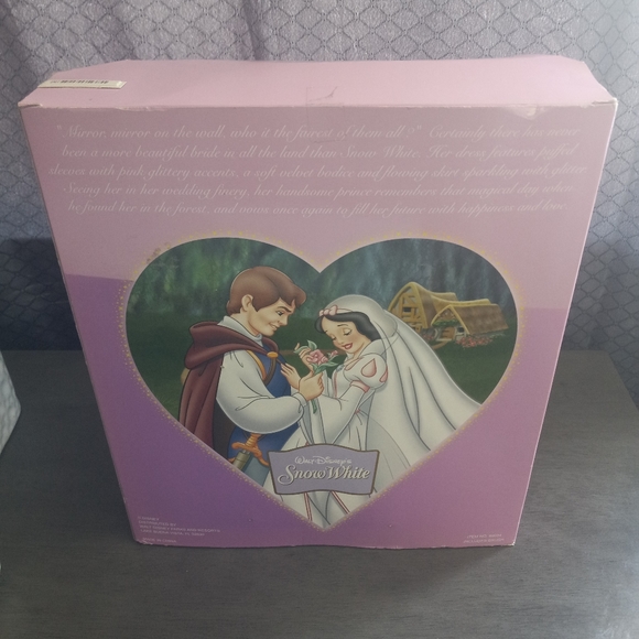 2005 Special Edition Walt Disney Snow White Wedding Doll Set - Picture 5 of 13